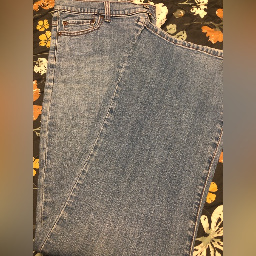 Woman’s Levi jeans. Perfectly slimming 512. Beautiful blue color.